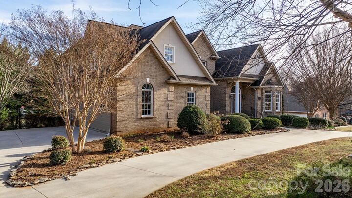 Property Photo:  2301 Willow Creek Drive  NC 28658 