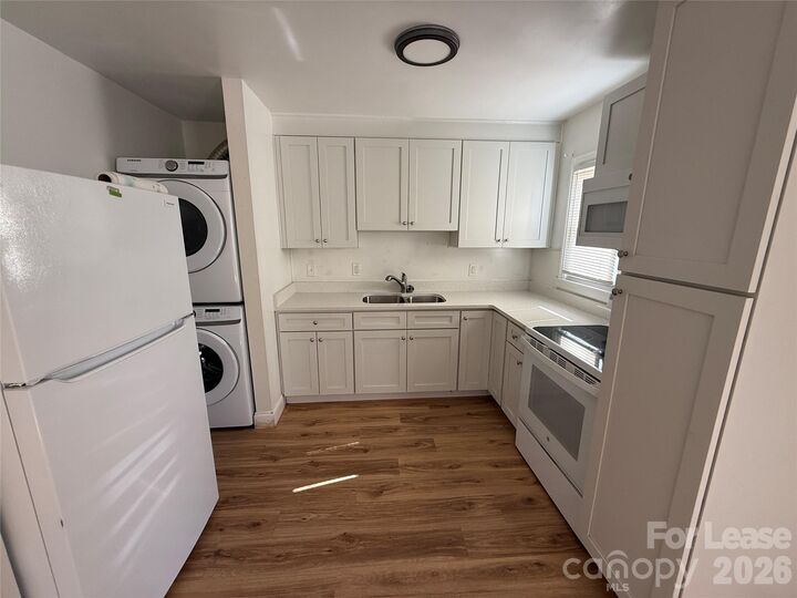 Property Photo: 421 Honeywood Avenue B5 NC 28216