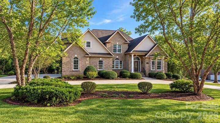 Property Photo: 2301 Willow Creek Drive NC 28658