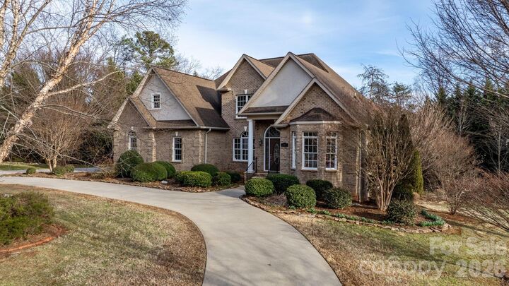 Property Photo:  2301 Willow Creek Drive  NC 28658 
