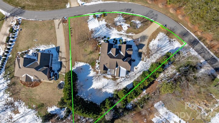 Property Photo: 2301 Willow Creek Drive NC 28658