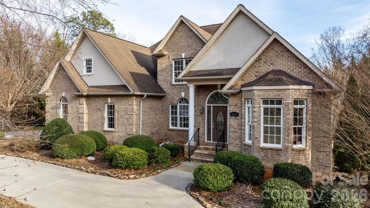 Property Photo: 2301 Willow Creek Drive NC 28658
