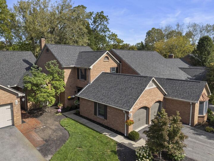 Property Photo: 1224 Kenbrook Hills Drive OH 43220