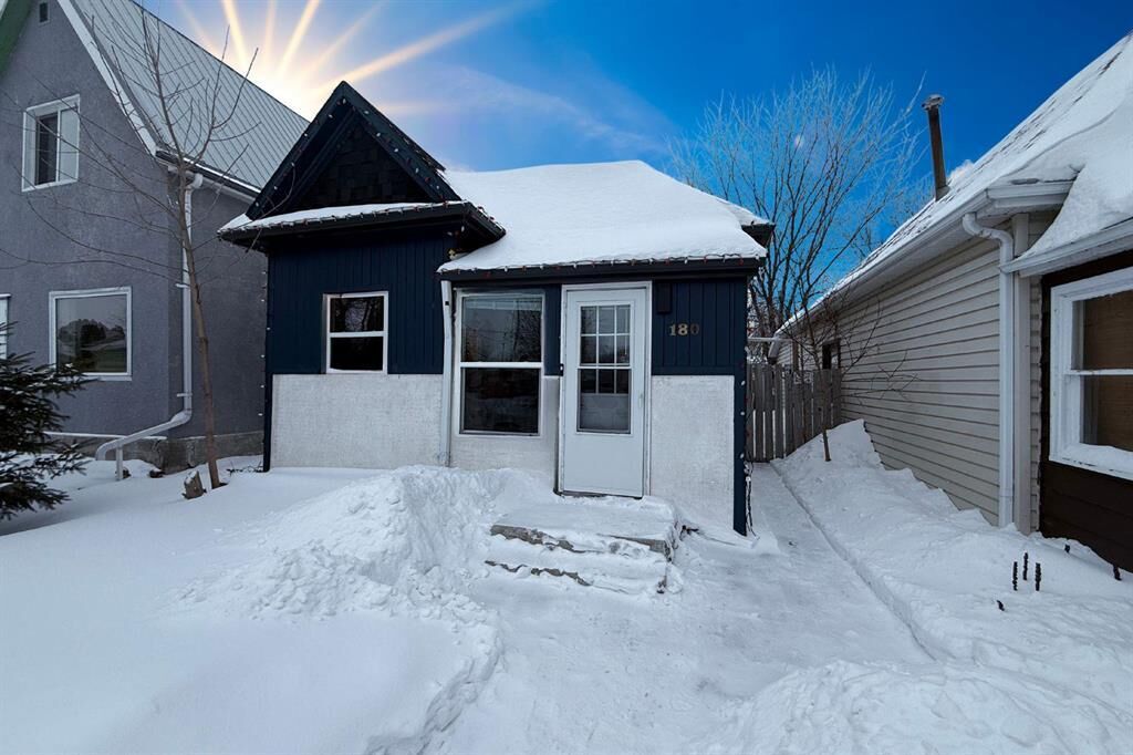 Property Photo:  180 Dearborn Avenue  MB R2L 0M3 