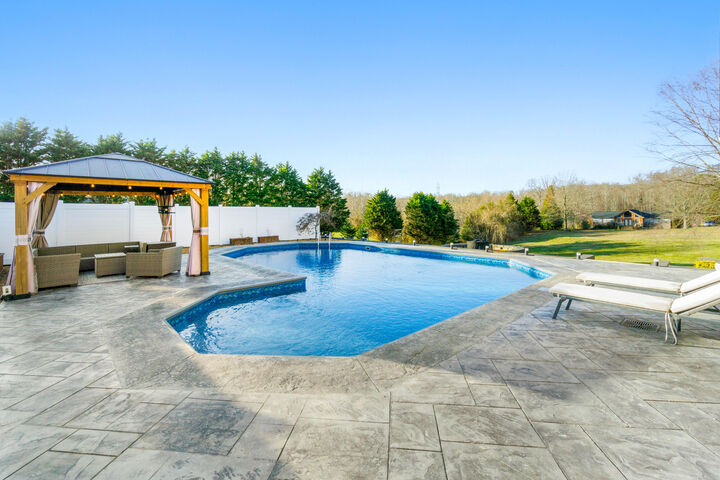 Property Photo: 685 County Road AL 35958
