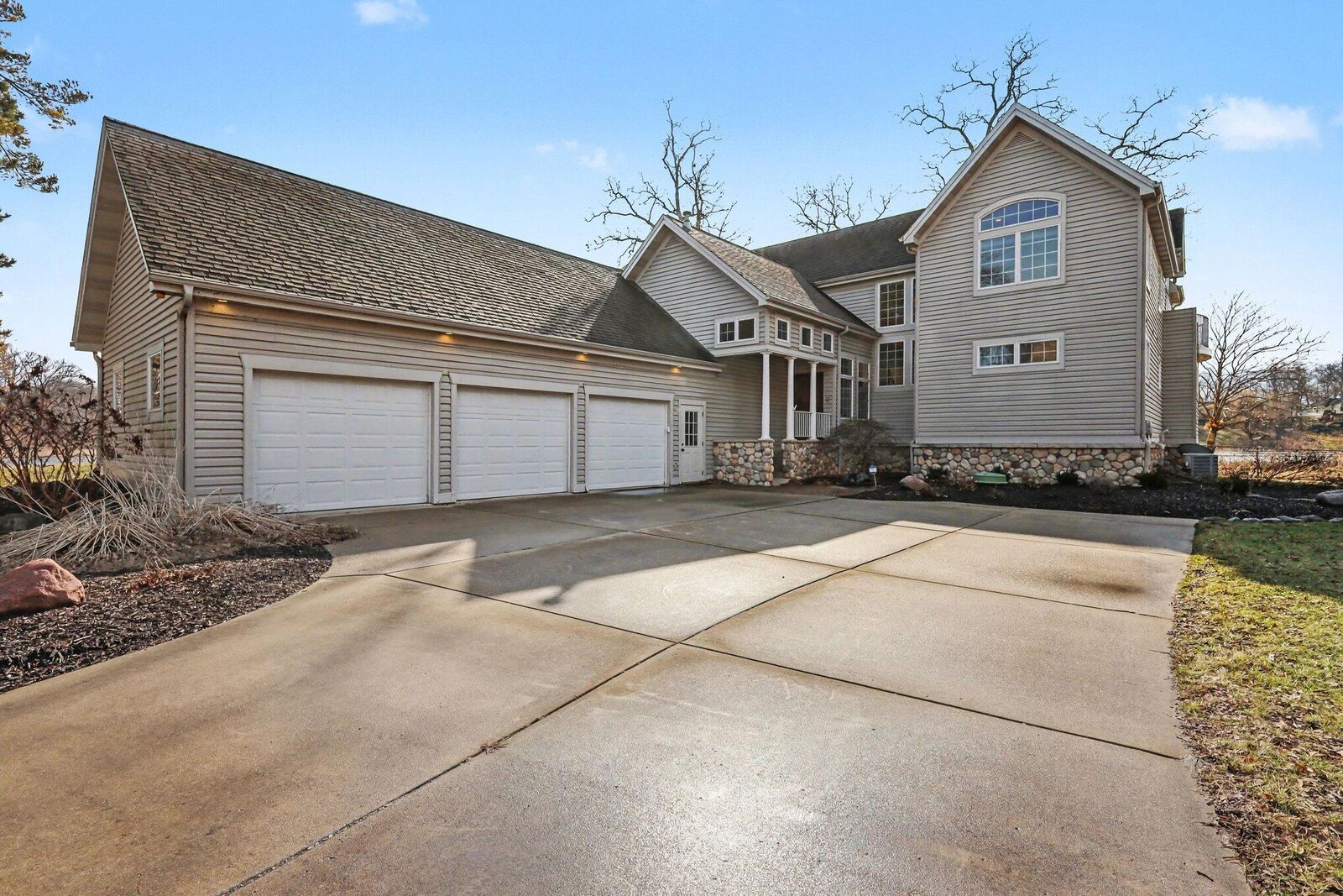 Property Photo: 74 E 600 IN 46383