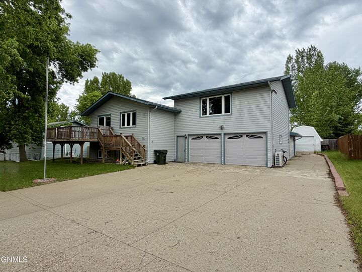 Property Photo:  1023 Elbowoods Drive  ND 58545 