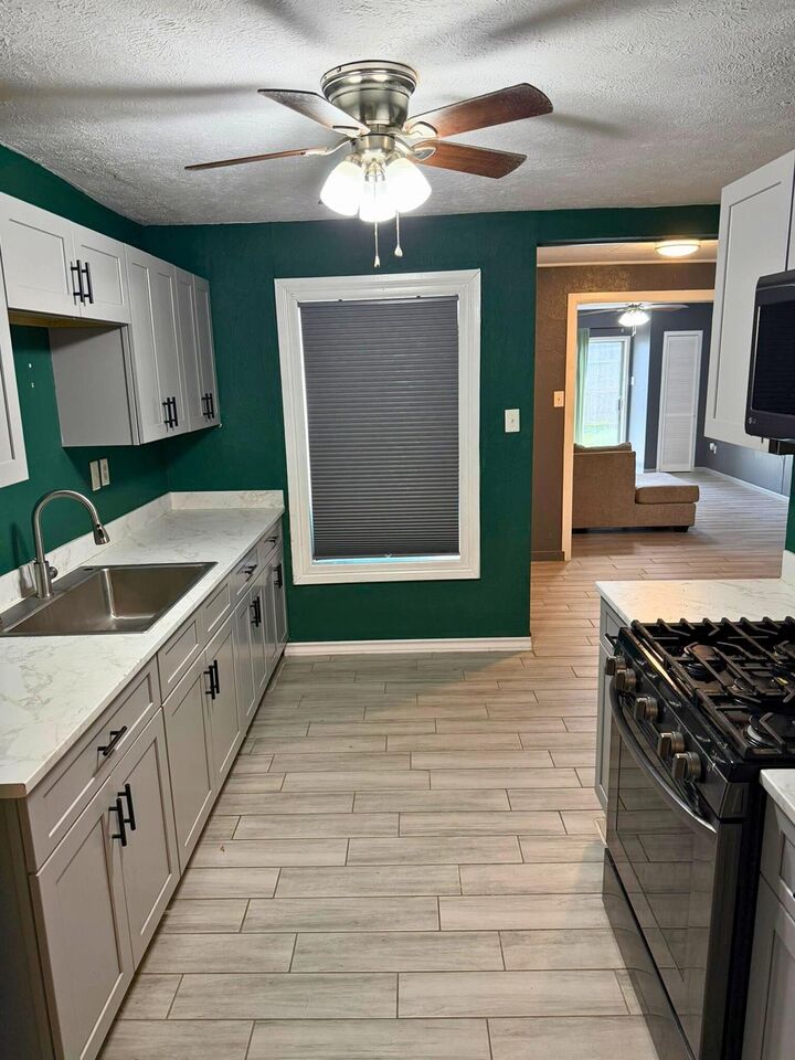 Property Photo:  1533 2nd Avenue N  TX 77590 