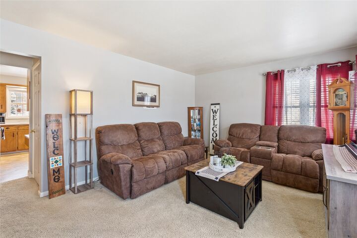 Property Photo:  409 Hazel Street  IA 50219 