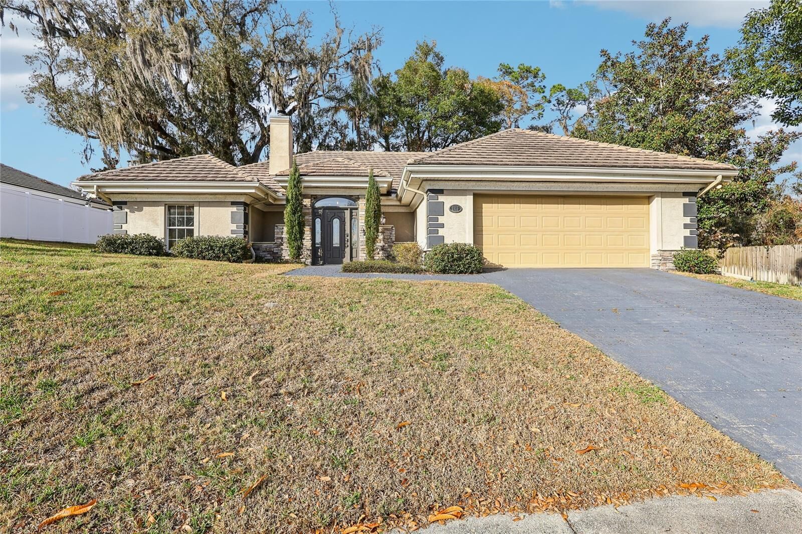 Property Photo:  2115 Oak Leaf Circle  FL 32757 