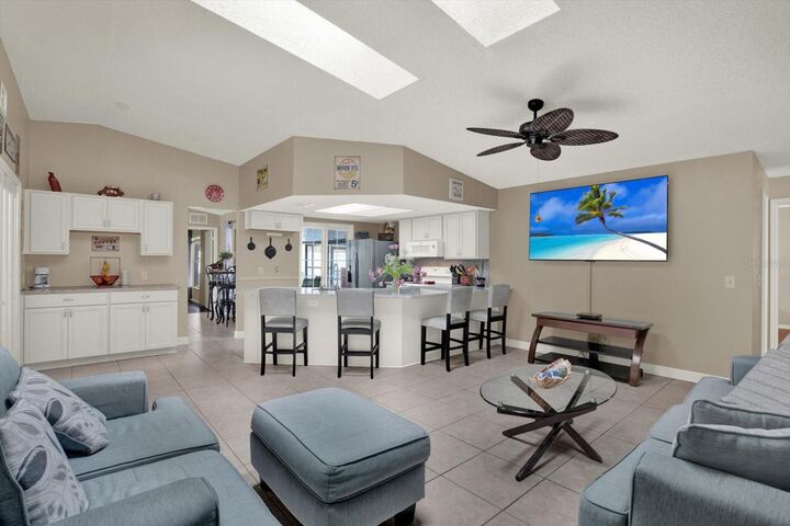 Property Photo:  729 Sandy Creek Drive  FL 33511 