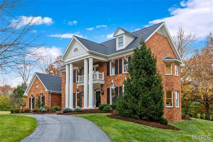 Property Photo:  822 Town And Country Estates Drive  MO 63141 