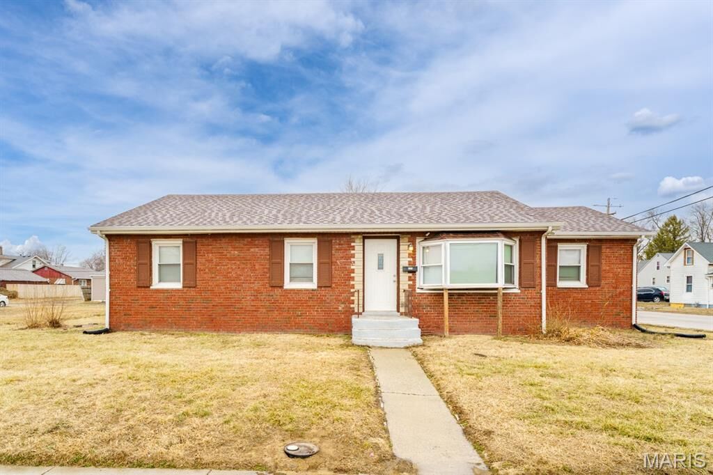 Property Photo:  1735 Rhodes Street  IL 62060 