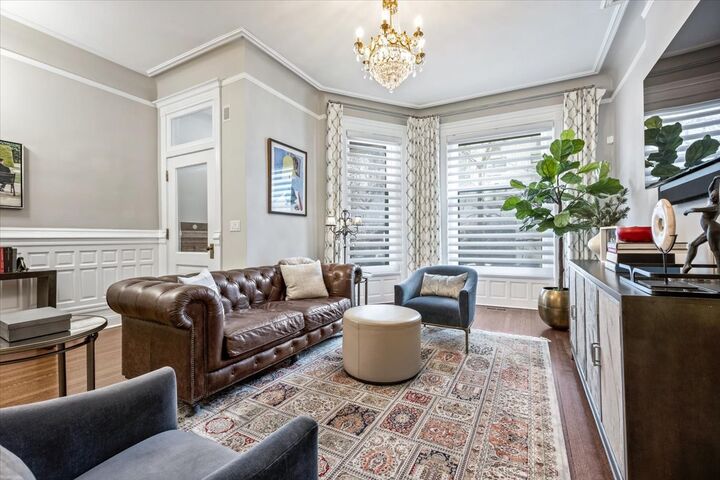 Property Photo:  1304 N Ritchie Court  IL 60610 