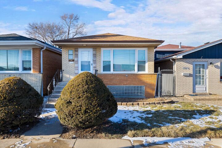 Property Photo:  2964 W Columbus Avenue  IL 60652 