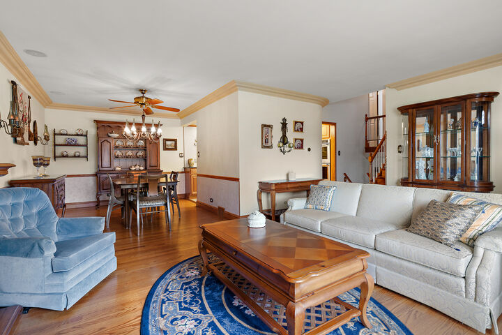 Property Photo:  570 Woodview Avenue  IL 60007 