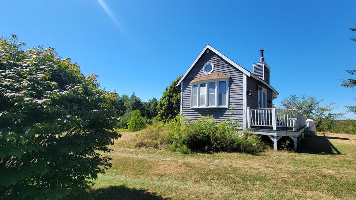 Property Photo:  38 Bay Road  ME 04648 