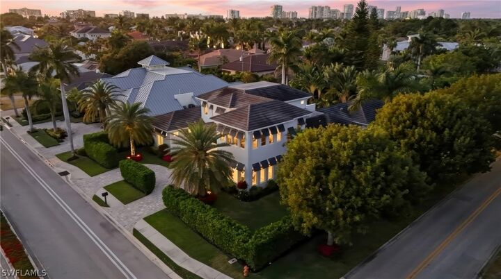 Property Photo:  725 Harbour Drive  FL 34103 