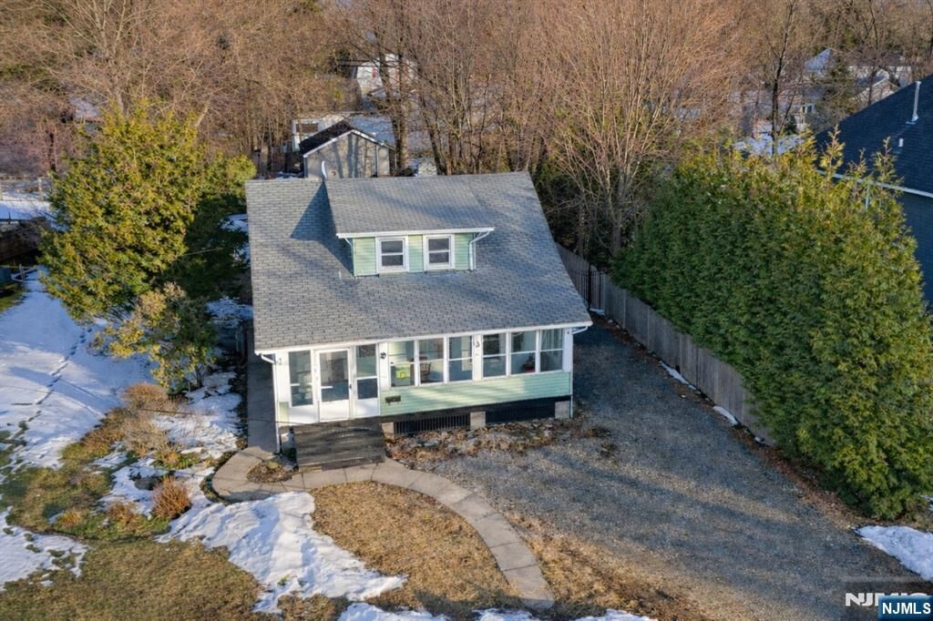 Property Photo:  754 Wyckoff Avenue  NJ 07481 