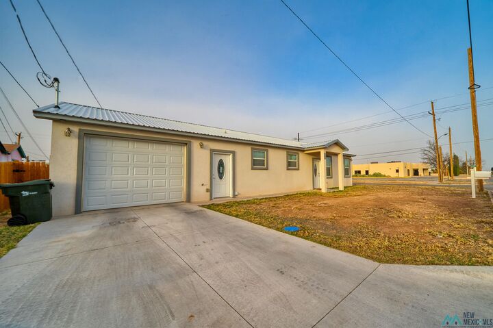 Property Photo:  1402 W Stevens Street  NM 88220 