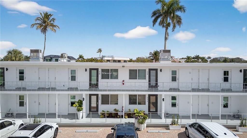 Property Photo:  1550 Gulf Shore Blvd N E6  FL 34102 