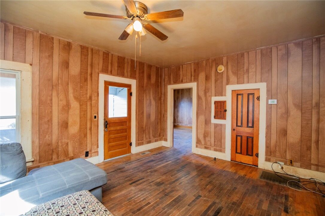 Property Photo:  407 N Pittman Street  AR 72753 