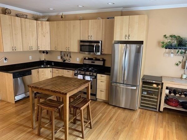 Property Photo:  37 Mt Vernon 1R  MA 02125 