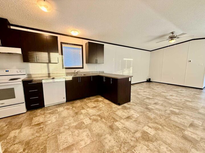 Property Photo: 1609 14 Street 26 AB T9W 1K4