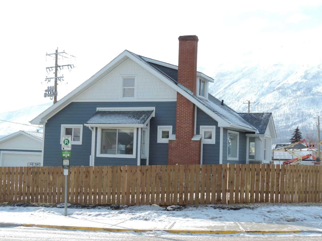 Property Photo: 701 Geikie Street AB T0E 1E0