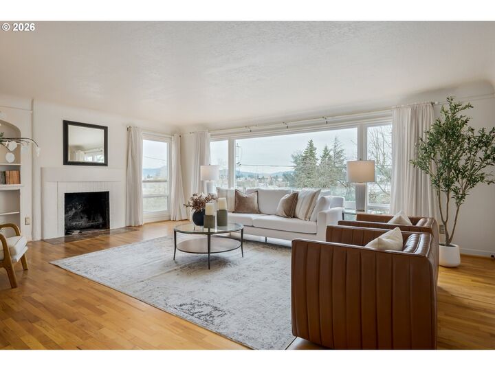 Property Photo: 2031 Olive St OR 97405