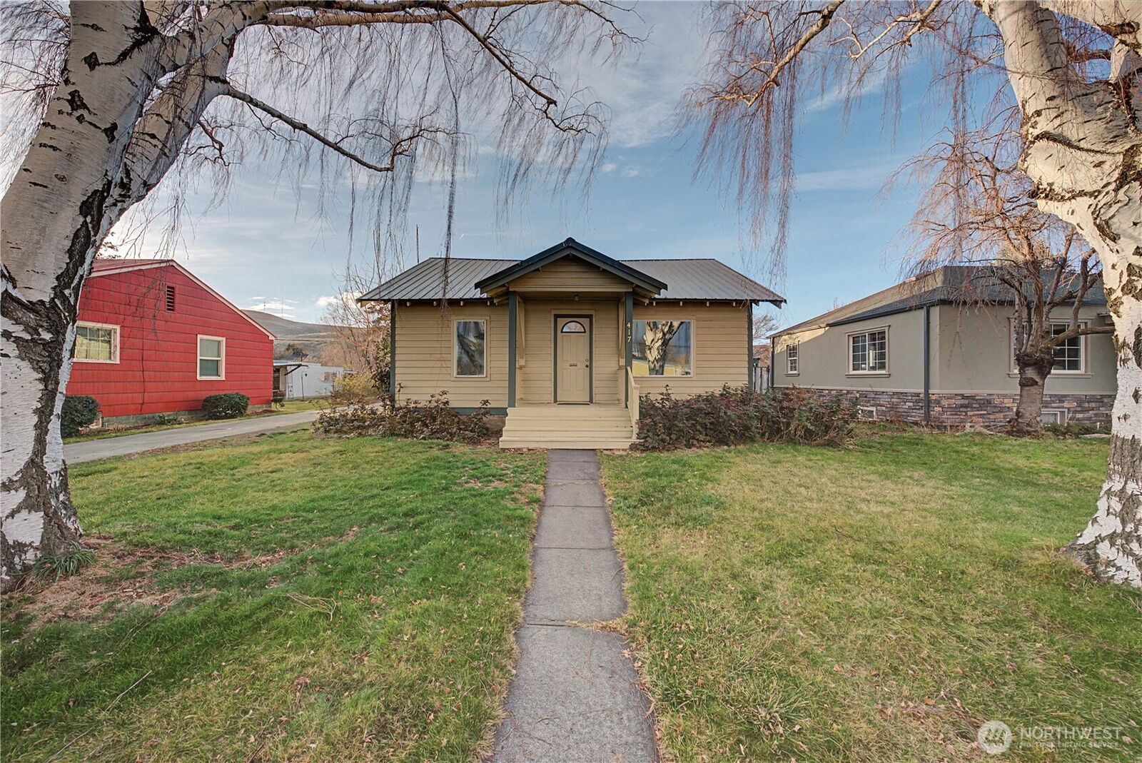 Property Photo: 417 C Street SW WA 98823