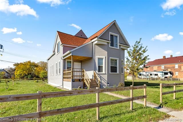 Property Photo:  1973 E Grand Unit B Boulevard  MI 48211 