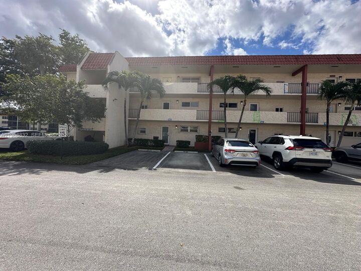 Property Photo: 8960 S Hollybrook Blvd 109 FL 33025