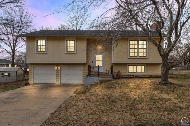 Property Photo:  4241 SE Ohio Ct  KS 66609-1644 