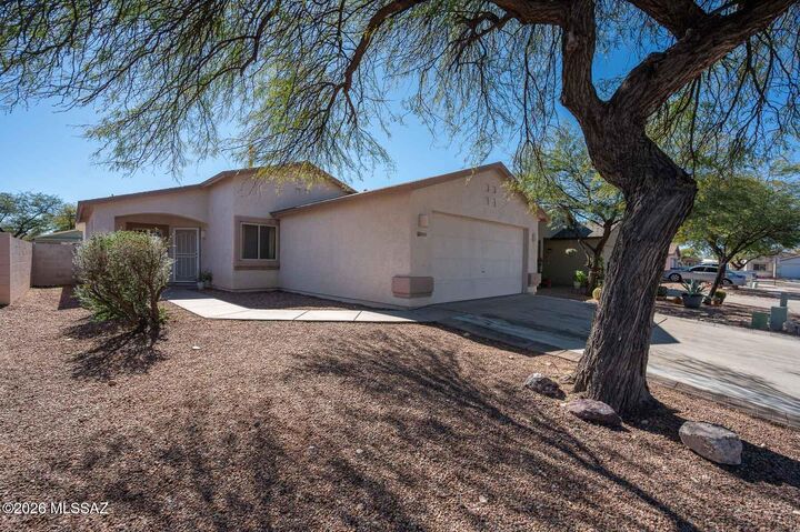 Property Photo:  8685 S Desert Dove Drive  AZ 85747 