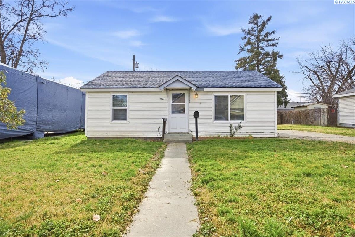 Property Photo:  1503 W 4th Pl  WA 99336 