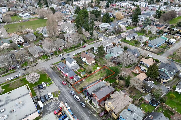 Property Photo:  2017 Cameron St  BC V8T 3N4 