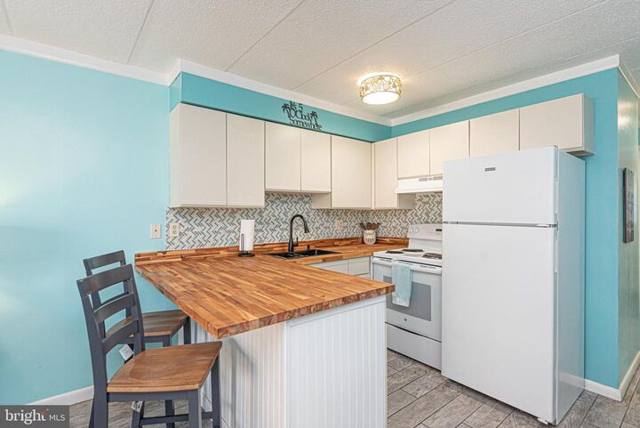 Property Photo:  17 70th Street 17  MD 21842 