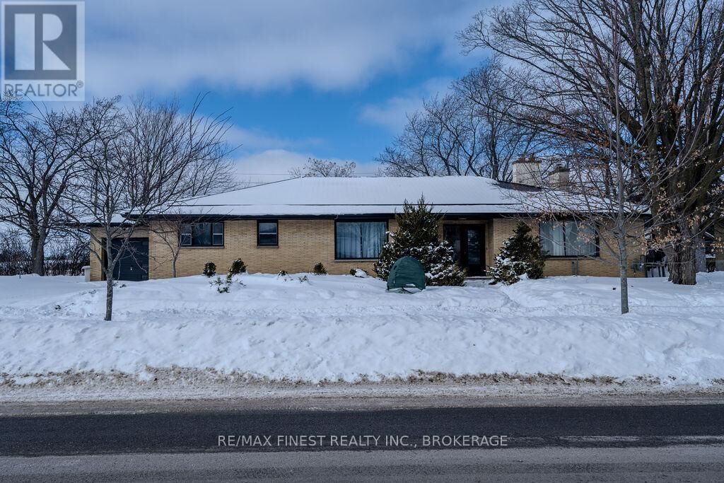 Property Photo:  10 Brant Avenue  ON K7K 4V1 