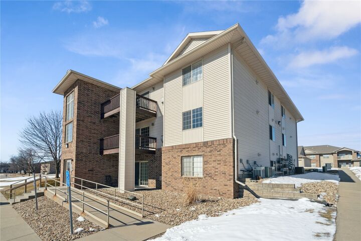 Property Photo:  3120 Wilson Avenue SW 6  IA 52404 