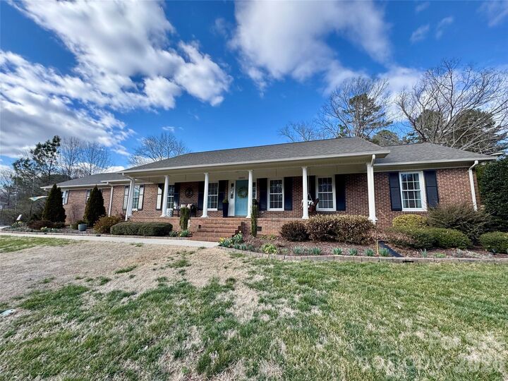 Property Photo:  2809 Twinfield Drive  NC 28025 