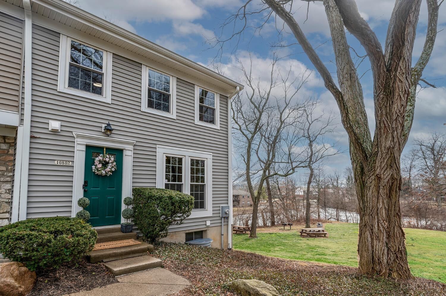 Property Photo: 10802 Lakehurst Court OH 45242