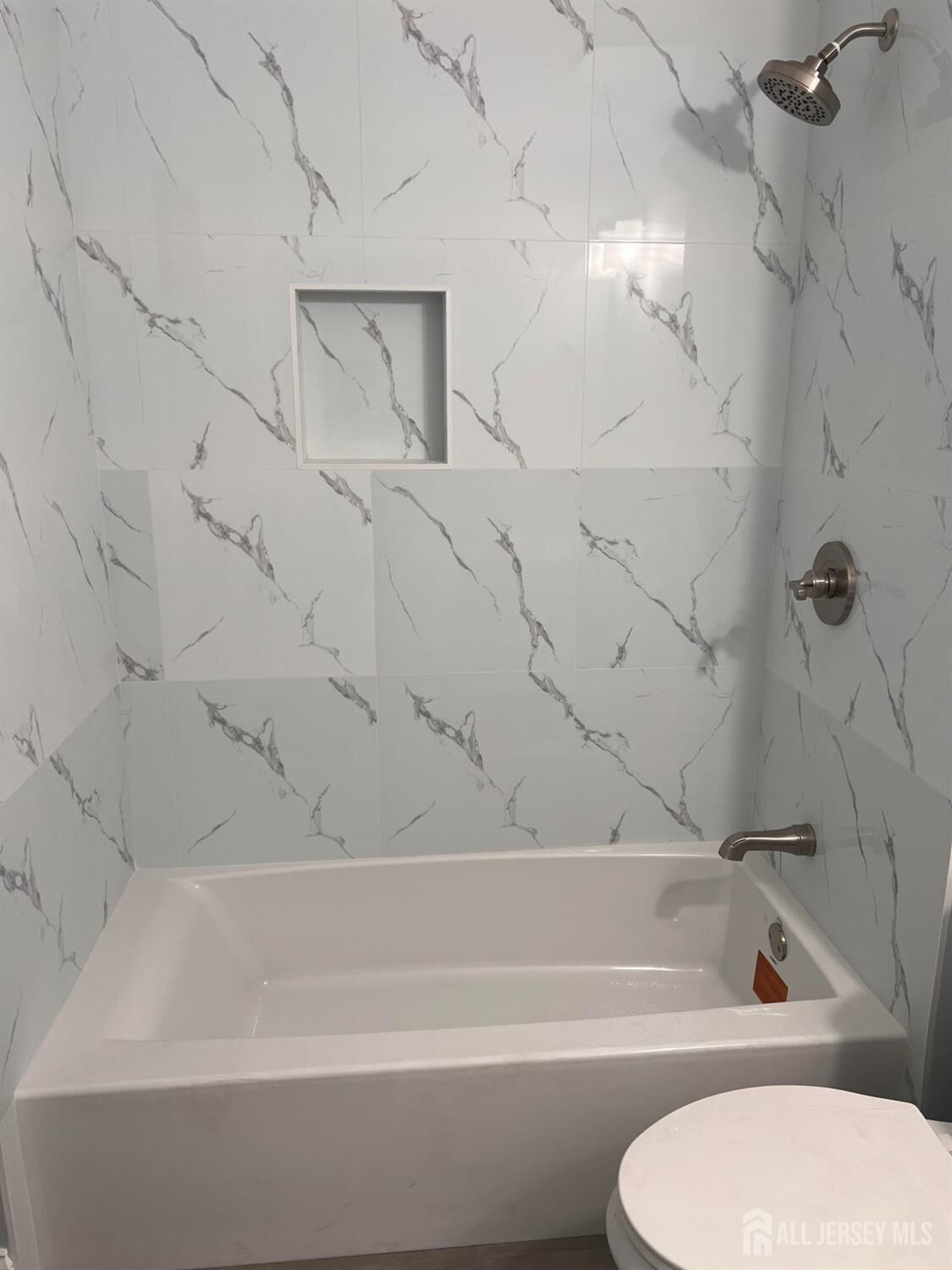 Property Photo:  1405 Aspen Drive  NJ 08536 