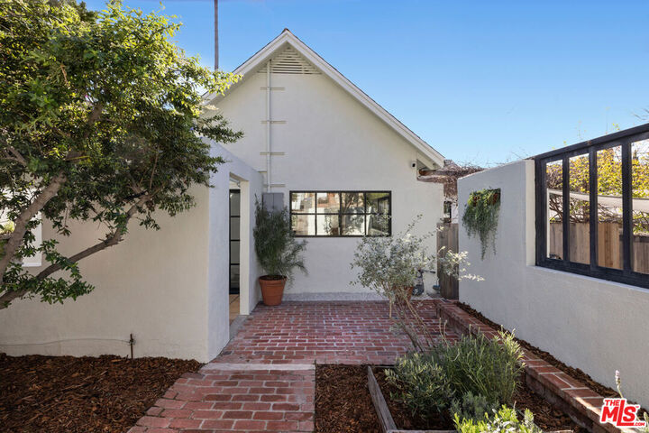 Property Photo:  2274 Cove Ave  CA 90039 