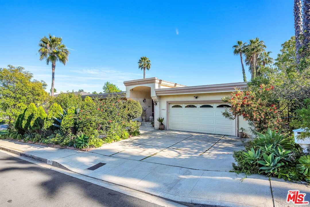 Property Photo:  10810 Via Verona St  CA 90077 