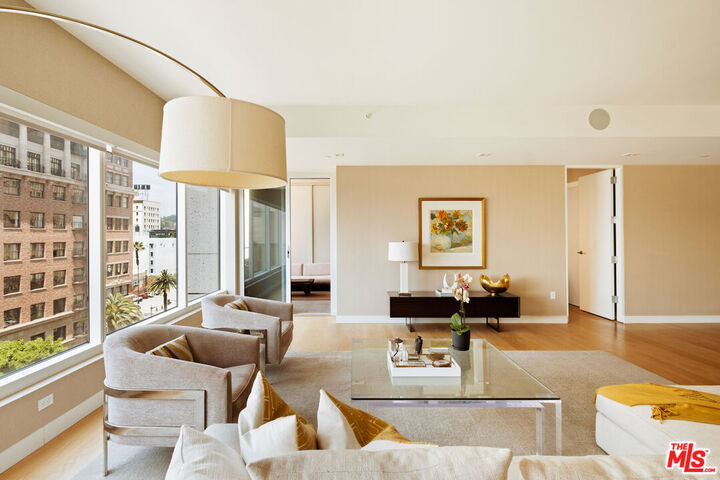 Property Photo:  6250 Hollywood Blvd  CA 90028 