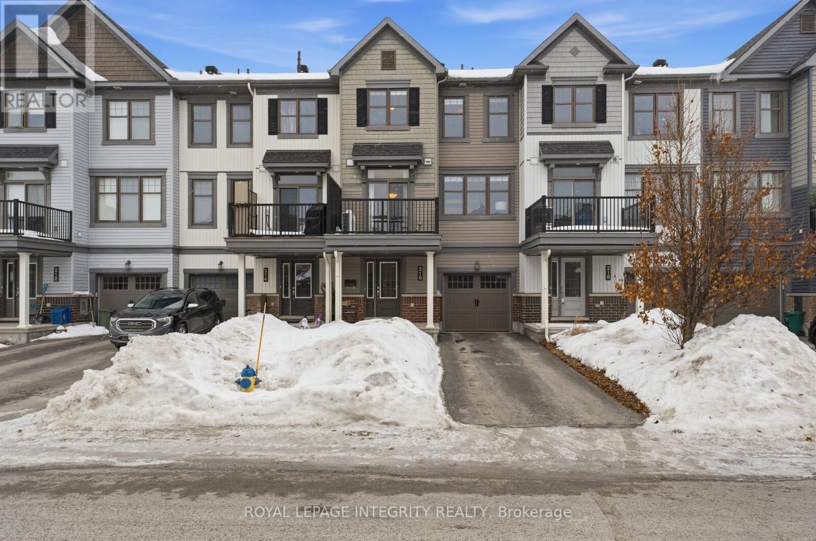 Property Photo: 216 Halyard Way ON K2S 1B9