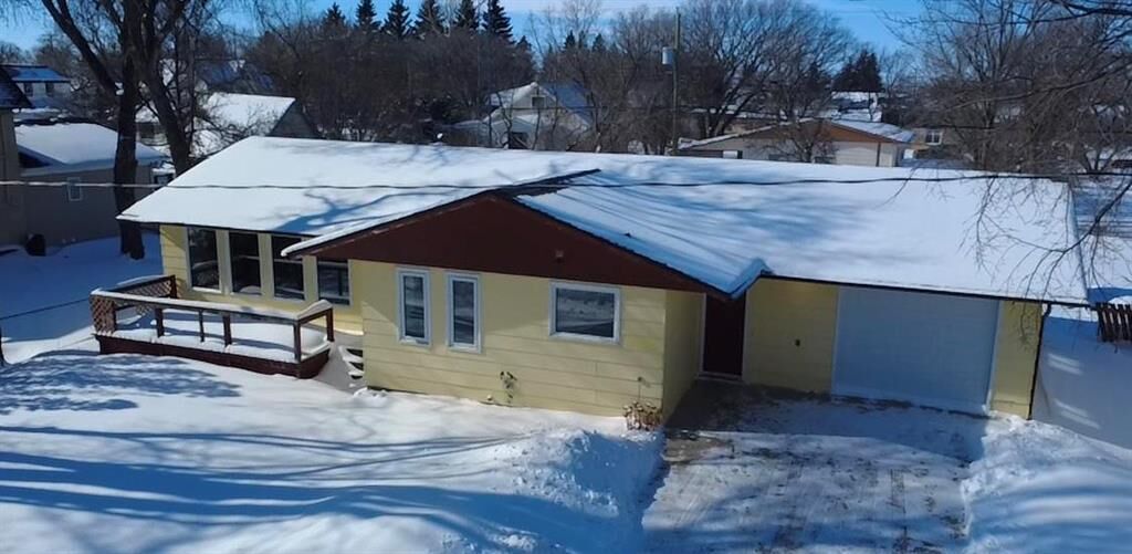 Property Photo:  107 Mountain Street South  MB R0M 0M0 