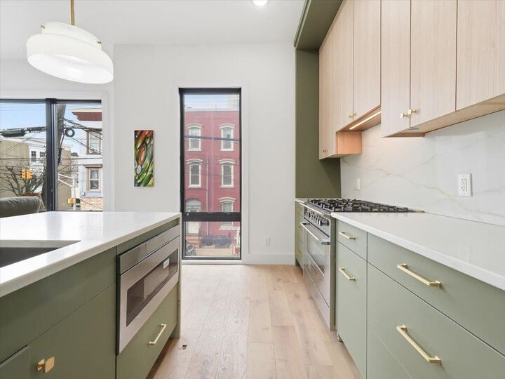 Property Photo:  100 Webster Ave 2  NJ 07307 