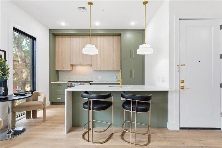 Property Photo:  100 Webster Ave 2  NJ 07307 